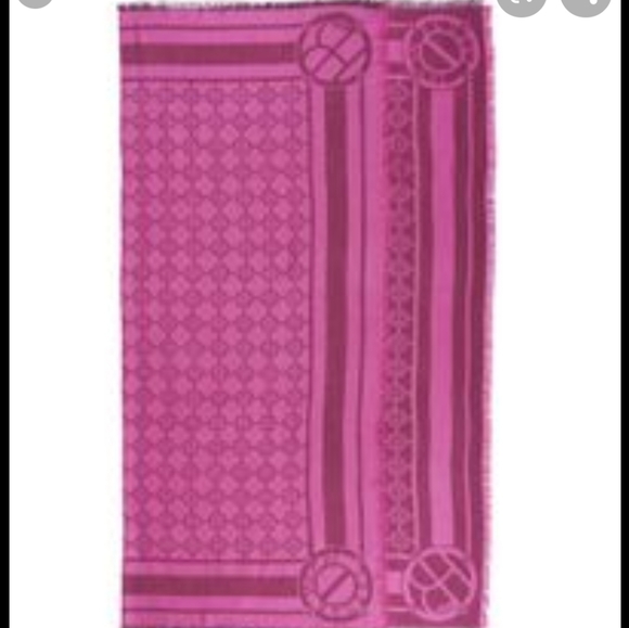 HENRI BENDEL LITE PINK SCARF MAKE AN OFFER! - Picture 2 of 8